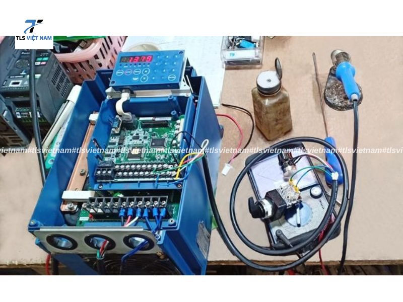 Thay thế linh kiện hư hỏng